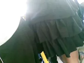 Préoccupé par la pornographie salope tire le clitoris à un jet de chatte