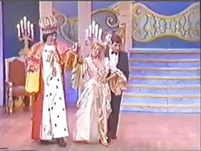 Chatte poilue du jeune modèle porno japonais est prêt à profiter du vibrateur