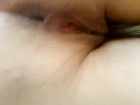 Deux jeunes salopes ont forcé leur petit ami à baiser avec elles