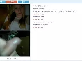 Une superbe pute anale se met à gémir et se termine par une grosse bite bien dure dans un cul déchiré