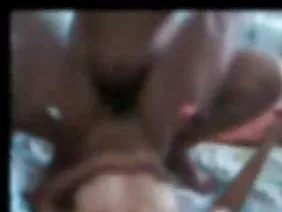 Une blonde mature est heureuse de baiser sur la banquette arrière avec un chauffeur de taxi