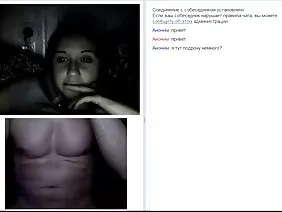 Une jeune mannequin porn se fait éjaculer dans la chatte d'un gentleman inexpérimenté