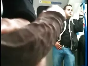 Jeune star du X latine frappée à l'extérieur