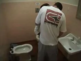 Modèle porno est parfaitement prêt pour le sexe