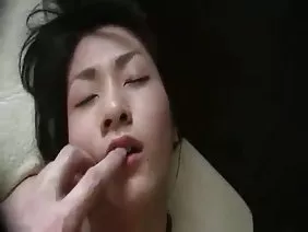 Jeune femme noire aime baiser sans sortir des boules anales