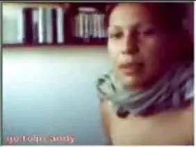 Des filles de sexe réussies dans un bus scolaire