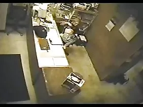 Jeune modèle porno aime lécher la chatte petite amie au lit et douche