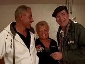 star du porno Mature désireux d'obtenir un dessert de sperme chatte après putain nigger