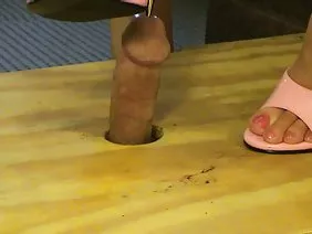 Chatte folle d'une pute mature enceinte baise un gode devant la caméra