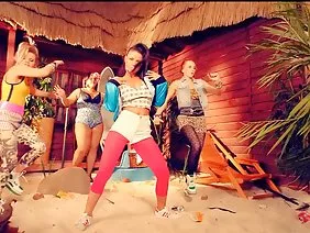 La chaude salope de Zhopastoy a deux flexibles géants à la fois :)