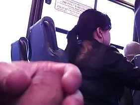 Une jeune passagère de taxi noire séduit le conducteur pour une baise folle