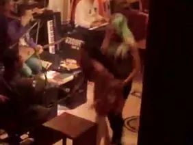 Sly baisée maman de sa jeune passion sur le premier rendez-vous