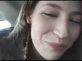 Une belle agent de mariage sisyastaya se fait baiser dans le cul avec le marié pendant que la mariée est à la maison