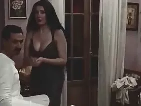 Blonde mature et ses creux démangeaisons ne peuvent plus attendre