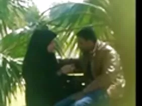 Plantureuse femme mûre aime le soleil et une bonne fessée :)