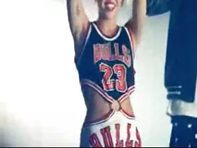 Sexy jeunes Allemands montrent leurs chattes et se branler avec des vibromasseurs