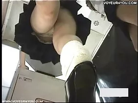 Gros plan de traite naturelle et gros plan de chatte pour les vrais connaisseurs de la beauté féminine