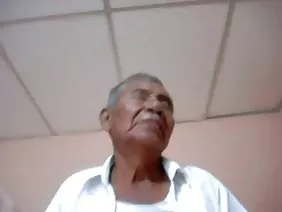 La star du porno allemande Vivian Fist insérée dans la chatte humide