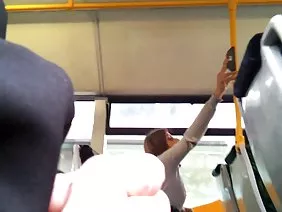 Copulation robuste avec l'infirmière dans la voiture