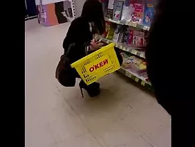 Fille asiatique révèle le secret du massage érotique avec tout son corps.