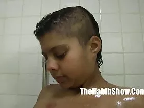 Ma fille a vu une grande collection de porno de son beau-père et elle veut maintenant l'essayer elle-même.