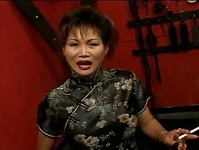 Belle érotique avec le sexe anal, une fille ange est descendue du ciel pour essayer un anal