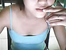 Trois fans de vrai rock gothique ont fait une orgie lesbienne