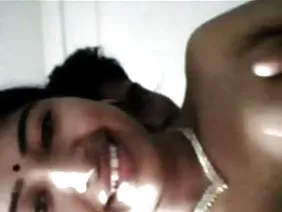 Le sexe anal sur le sol d'un couple marié