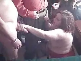 La chatte poilue excitée de repasser une beauté mature nécessite un vibrateur