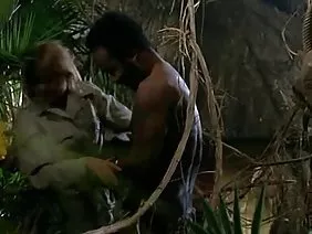 Les jeunes ballerines se font vibrer après des cours de danse