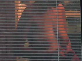 Une beauté fragile après une soirée éboulée avec une foule de blacks, se laissant baiser dans tous les trous et se terminant par une giclante comme une mitraillette